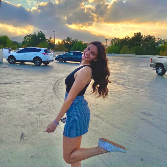 Meet your Posher, Kayla - Picture 1 of 5